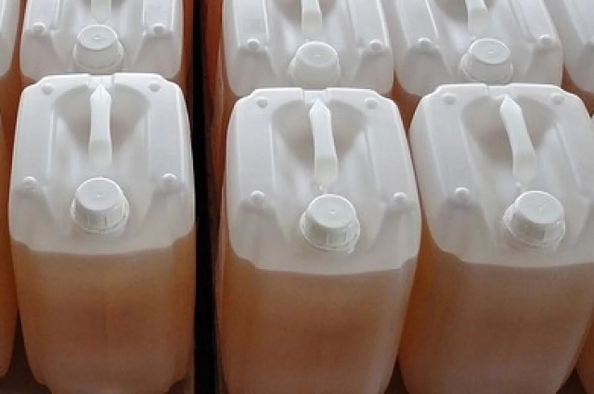    В Петербурге неизвестные выбросили 470 кг химических отходов в жилом дворе