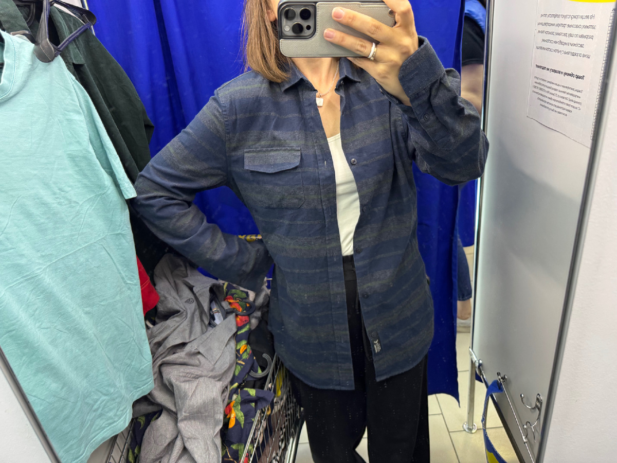 Узковата-длинновата, хотя расцветка нравится. Стоила бы 360 рублей 