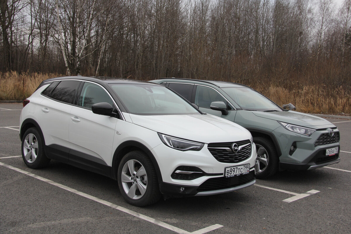 Toyota RAV4: популярный SUV, сегодня и 20 лет назад.