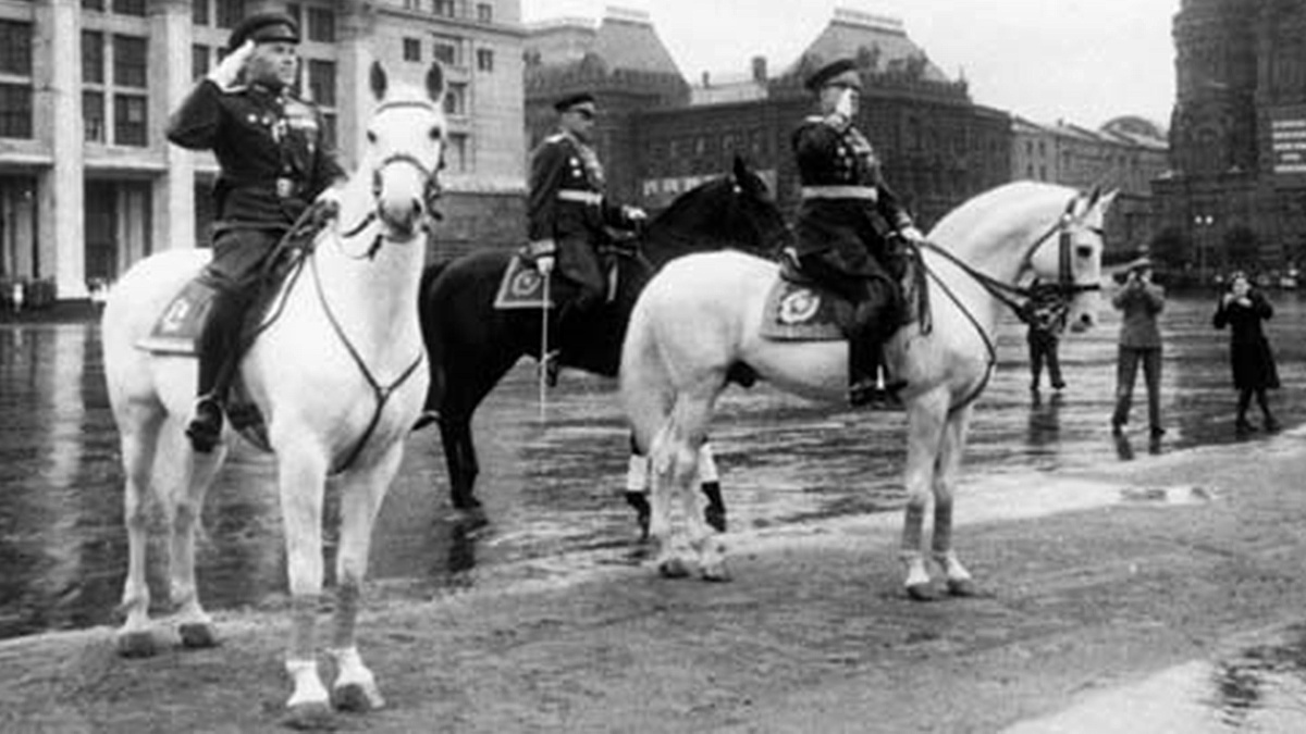 Парад Победы 24 июня 1945 года: триумфальное шествие Красной армии на Красной площади Москвы
