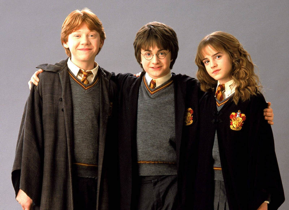 Рон Уизли, Гарри Поттер и Гермиона Грейнджер (11-12 лет) из фильмов «Гарри Поттер и философский камень»  и «Гарри Поттер и Тайная комната»