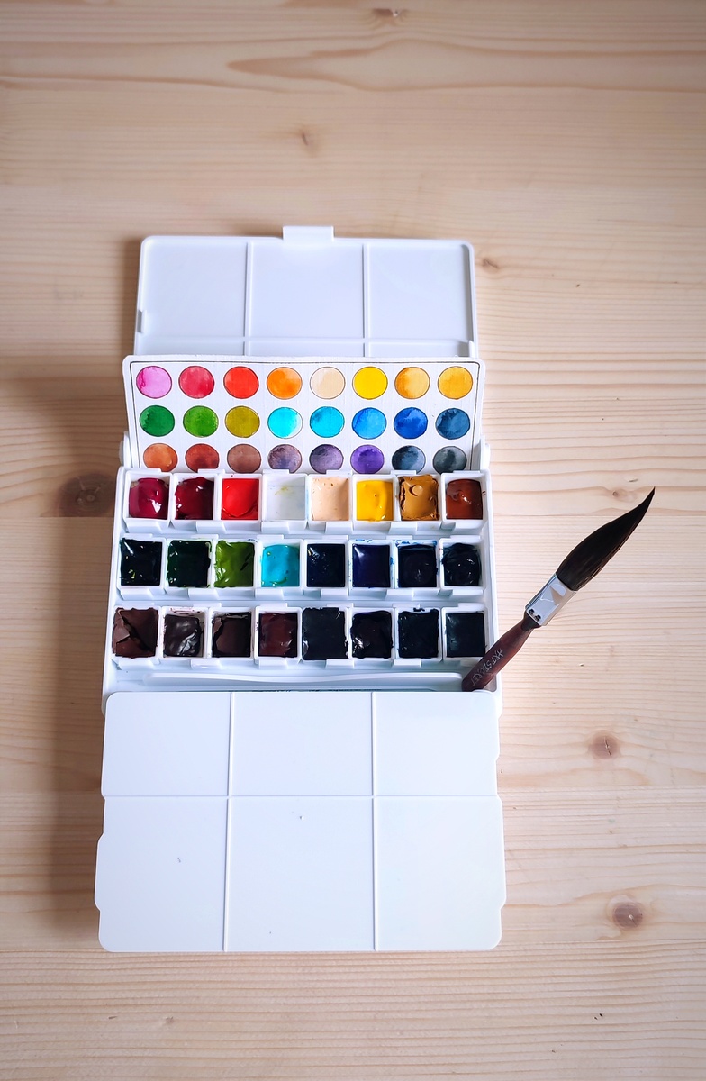 Вот так пенал выглядит изнутри с уже приспособленной для использования палитрой.