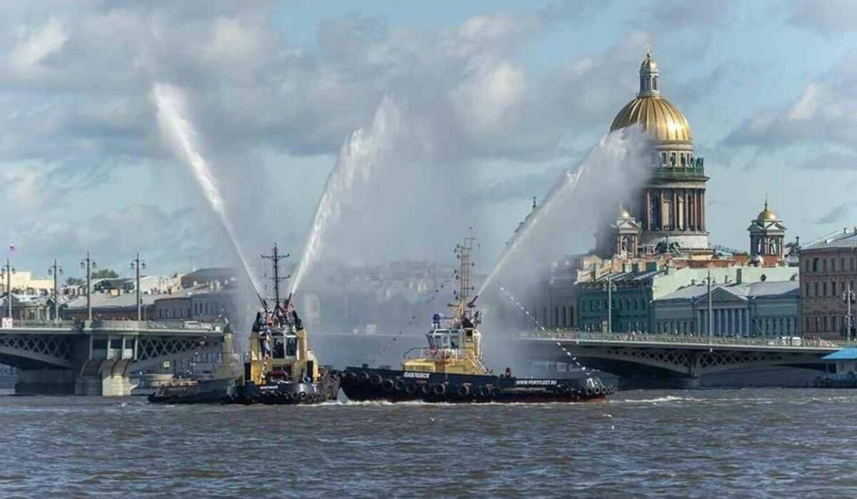     Фестиваль ледоколов. Источник: kp.ru Автор фото: Олег Золото