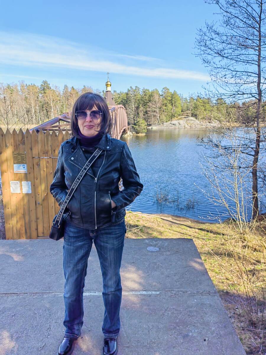 огромные валуны по всему береге