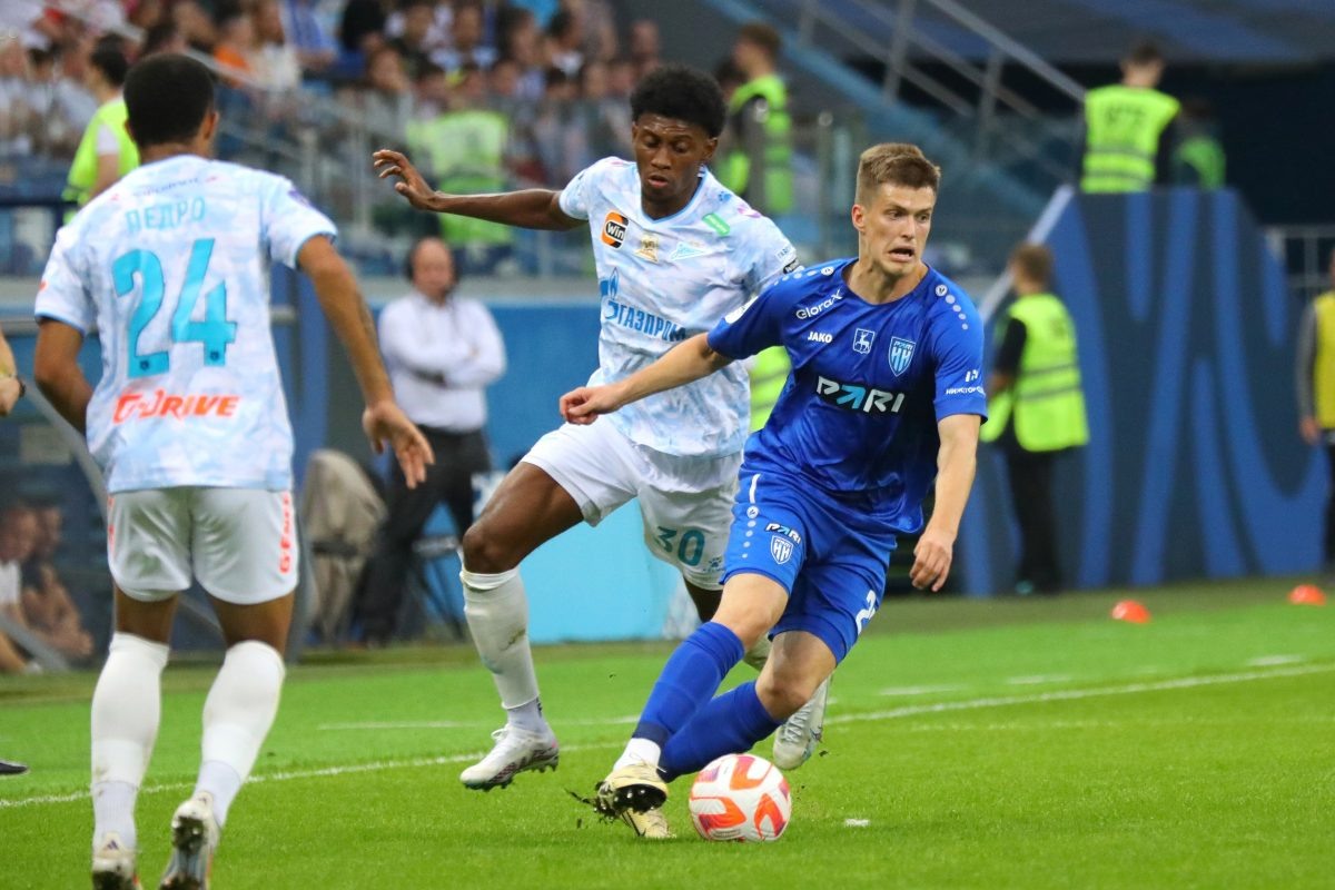    В первом круге на своём поле нижегородцы уступили действующему чемпиону со счётом 0:3