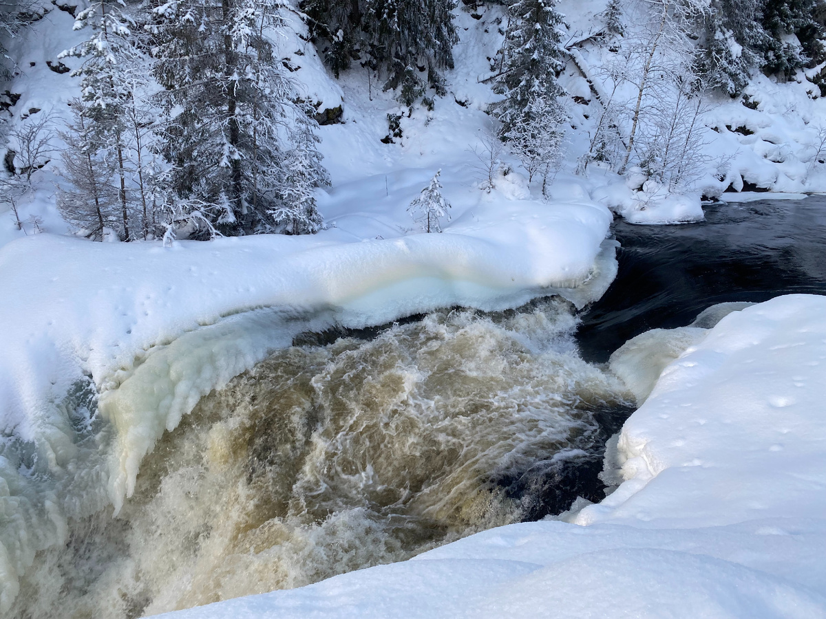 Водопад волнуется - раз.