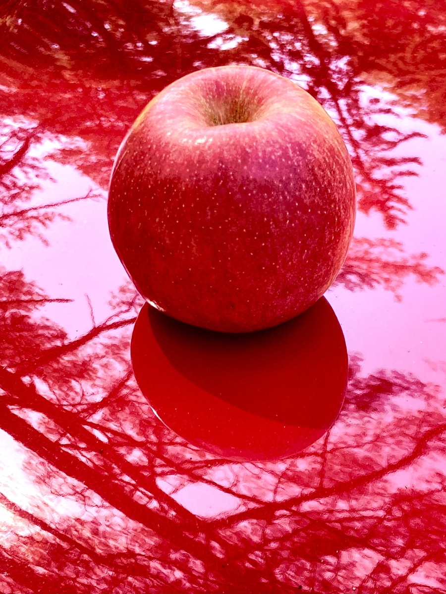 Яблоко красное