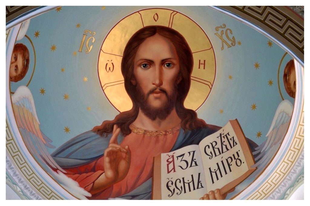 Икона "Спас Вседержитель" в куполе храма