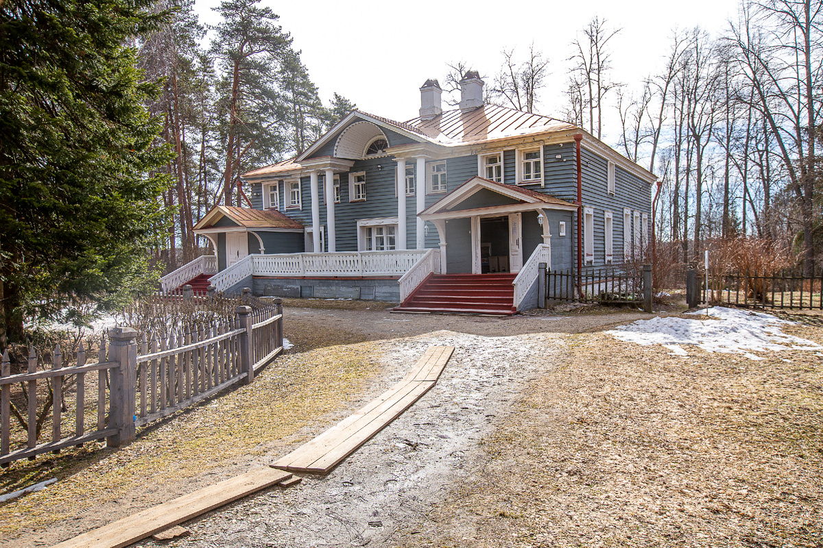 Главный дом усадьбы Щелыково. Государственный мемориальный и природный музей-заповедник драматурга А.Н. Островского. Щелыково, Островский муниципальный округ, Костромская область. Фото автора статьи