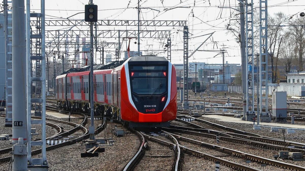   электропоезд ЭС104 «Финист»