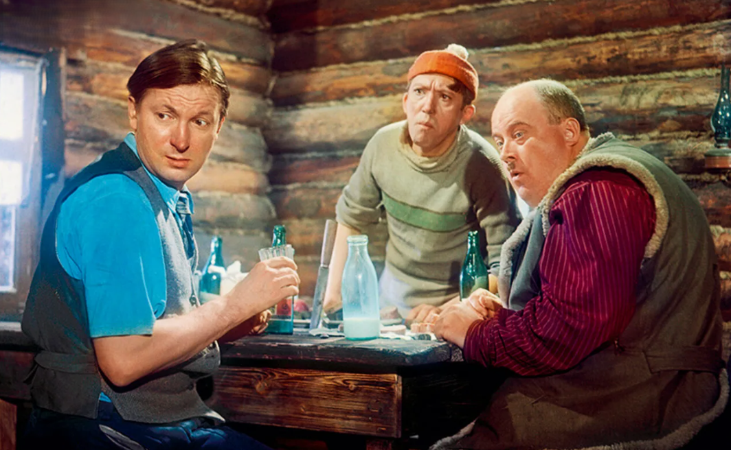 на фото Вицин, Моргунов и Никулин в фильме "Самогонщики"