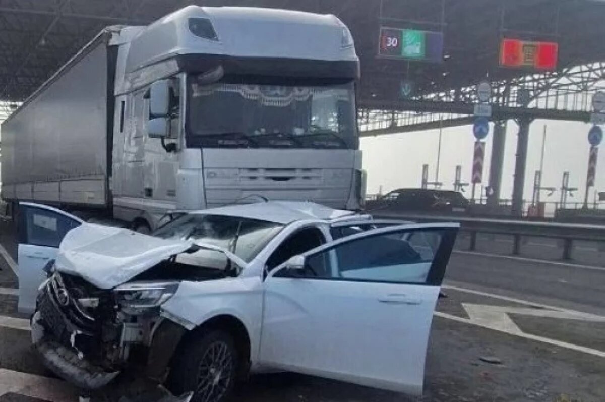    Массовое ДТП с участием фуры произошло на платной трассе под Тольятти