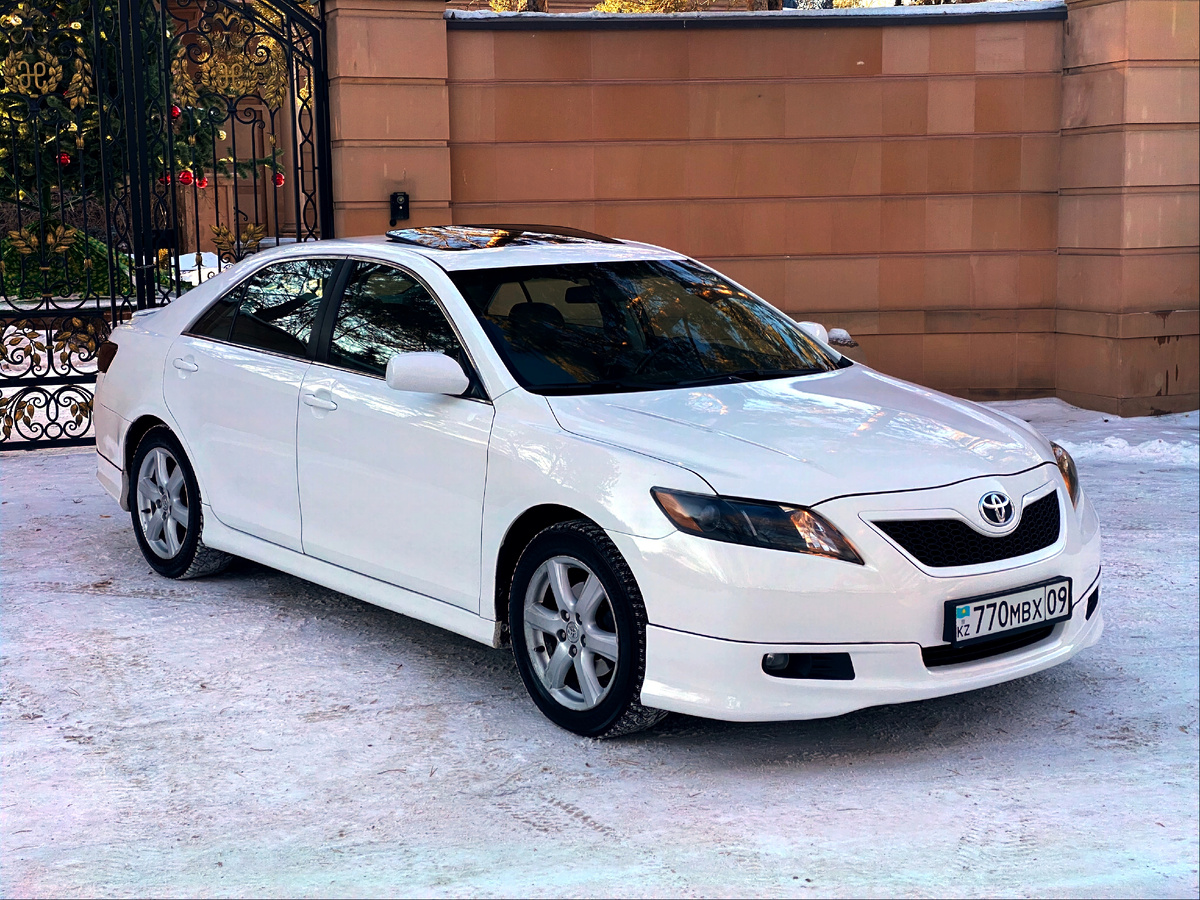 Toyota Camry XV40, в очень красивой по-моему мнению комплектации "SE".