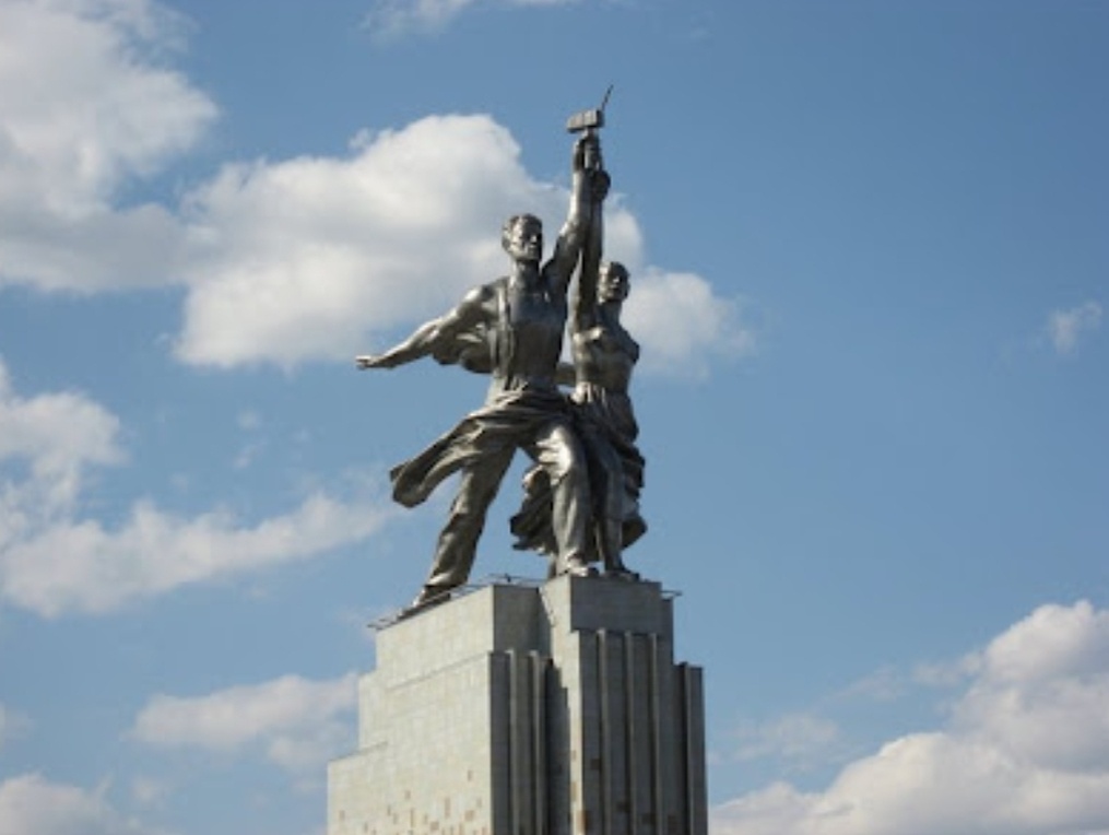  El monumento «рабочий и колхозница».