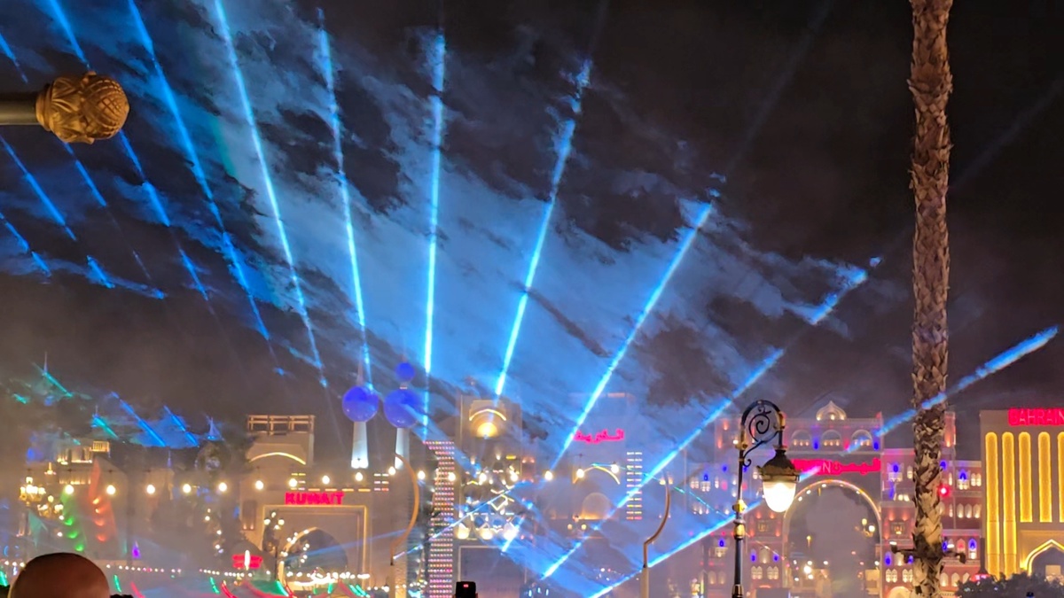 Лазерное шоу Global Village