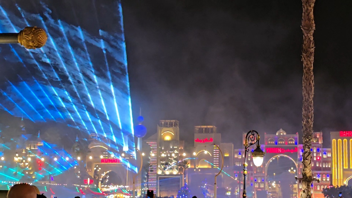 Лазерное шоу Global Village