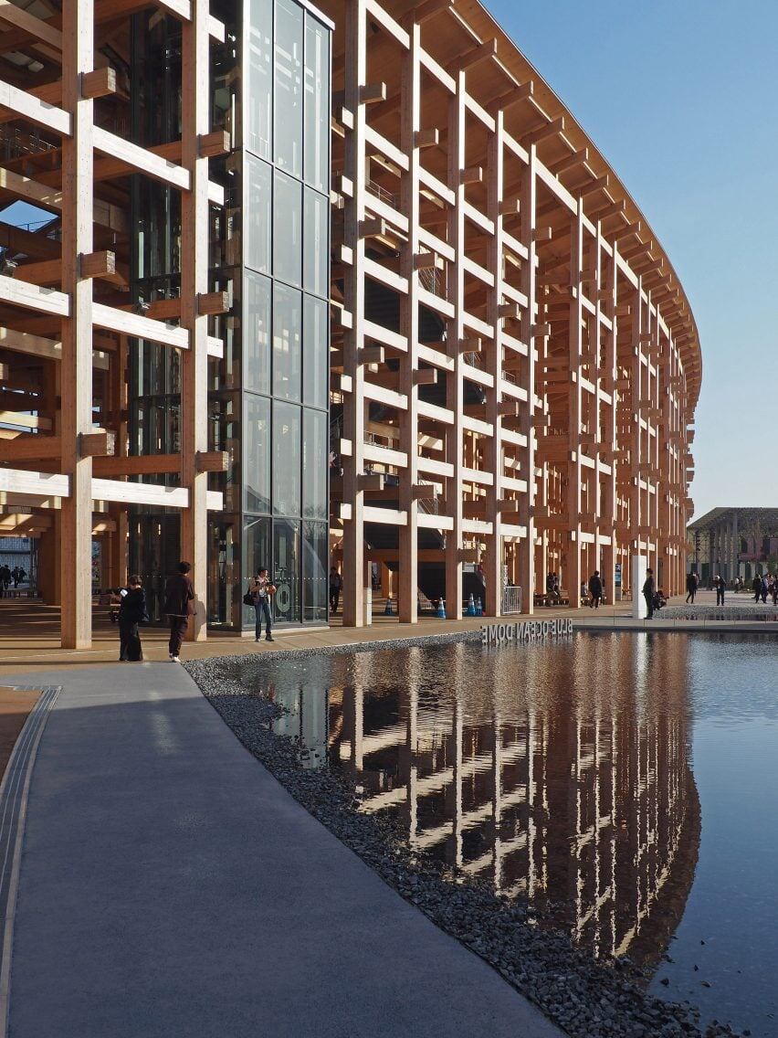 Источник изображения - https://static.dezeen.com/uploads/2025/04/the-grand-ring-sou-fujimoto-architects-expo-2025-osaka-japan_dezeen_1704_col_4-852x1136.jpg