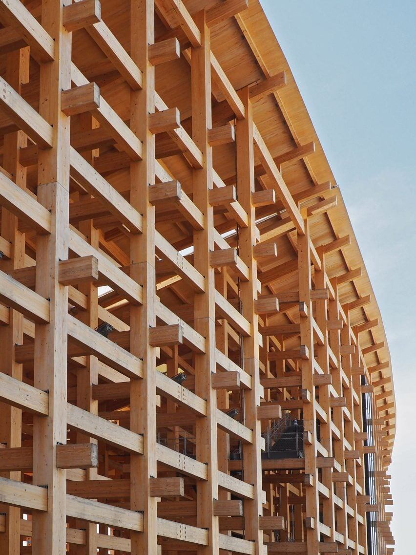 Источник изображения - https://static.dezeen.com/uploads/2025/04/the-grand-ring-sou-fujimoto-architects-expo-2025-osaka-japan_dezeen_1704_col_17-852x1136.jpg