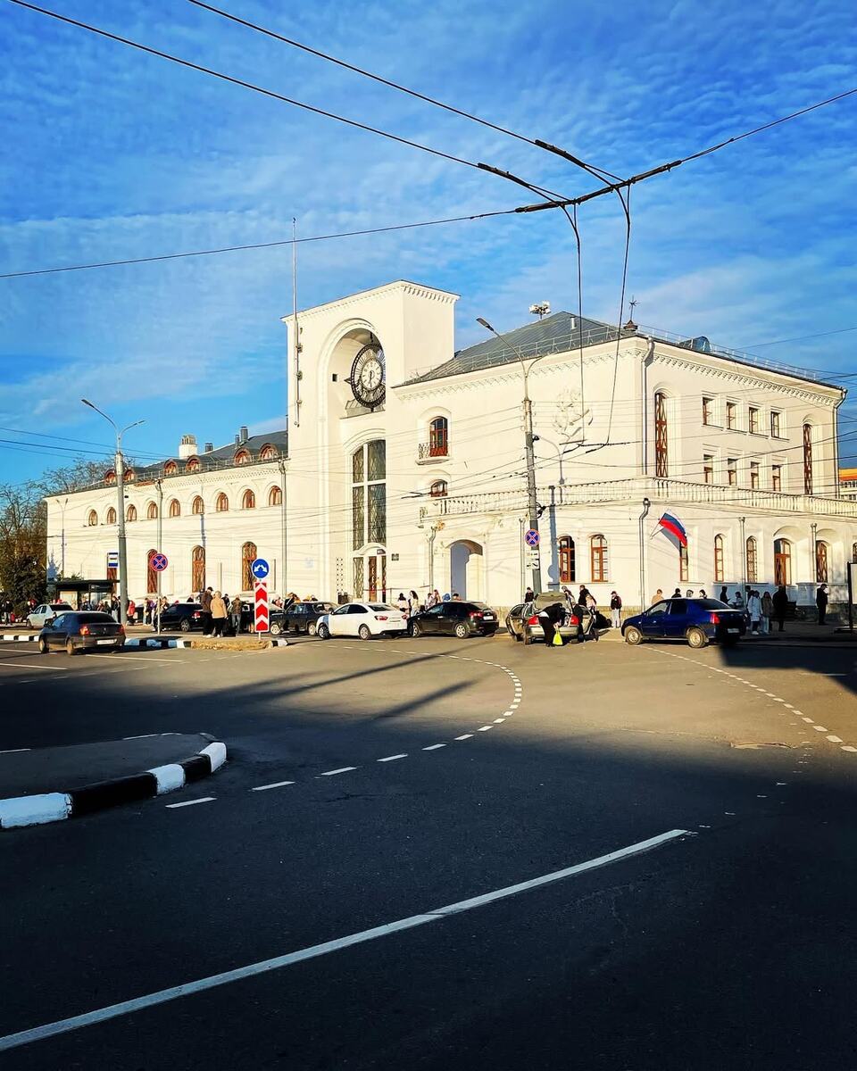 Здание железнодорожного вокзала Великого Новгорода © "Покажу Москву"