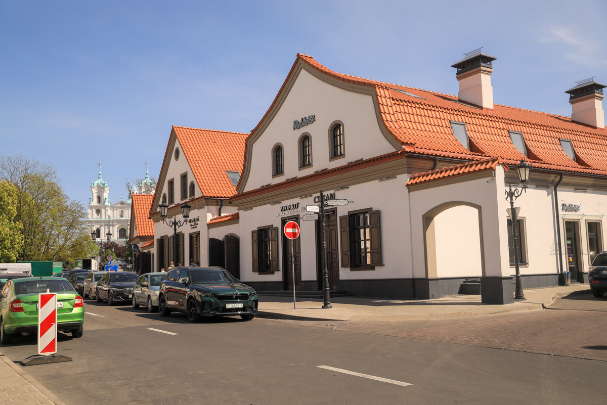 Одна из улиц, где нам понравилось гулять. Фото из моего телефона.