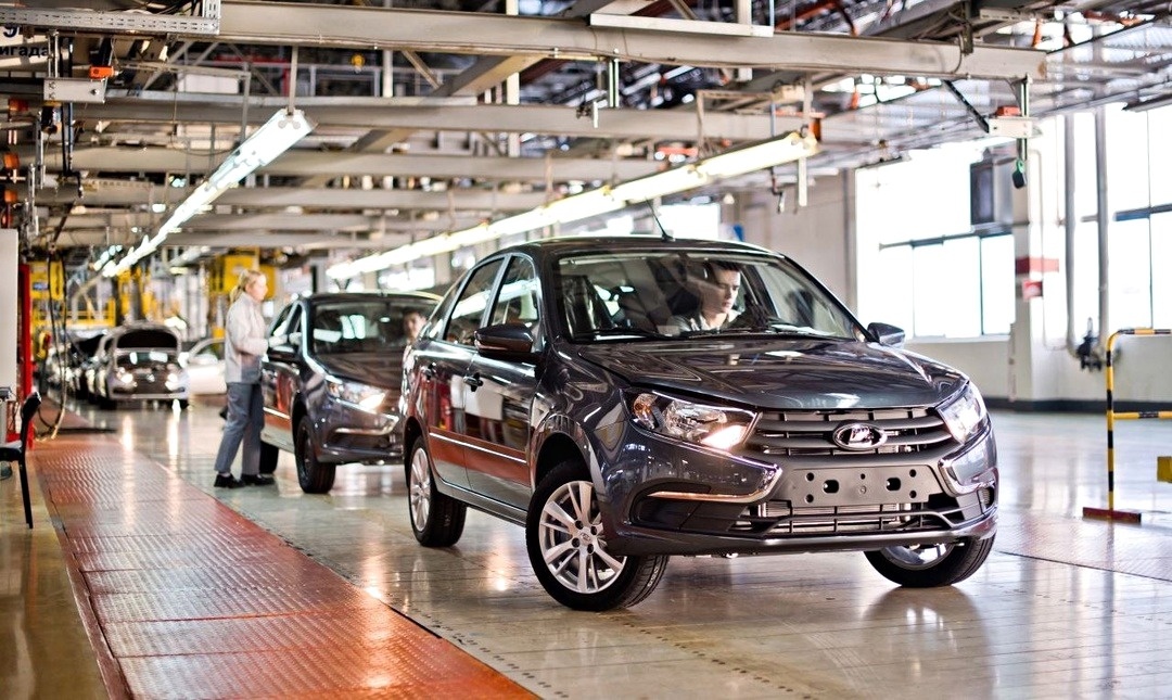 Закат Lada Granta: спрос упал на 25%, склады переполнены. Разбираюсь в перспективах данного авто