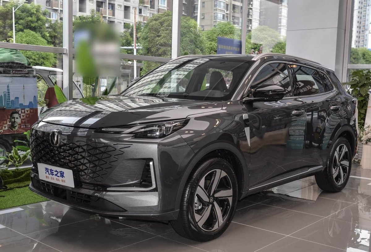 Changan CS55 PLUS – дешевый кроссовер, рассчитанный на минимальный бюджет