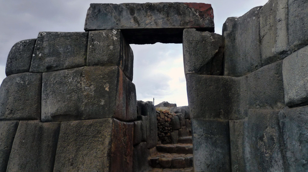    Тайна Саксайуамана Как инки строили крепость из 200-тонных камней без раствора