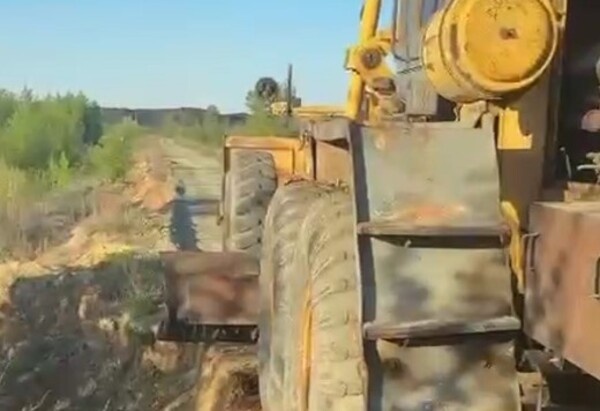    В Орске начались работы по укреплению откосов дамбы, поврежденных во время паводка 2024 года