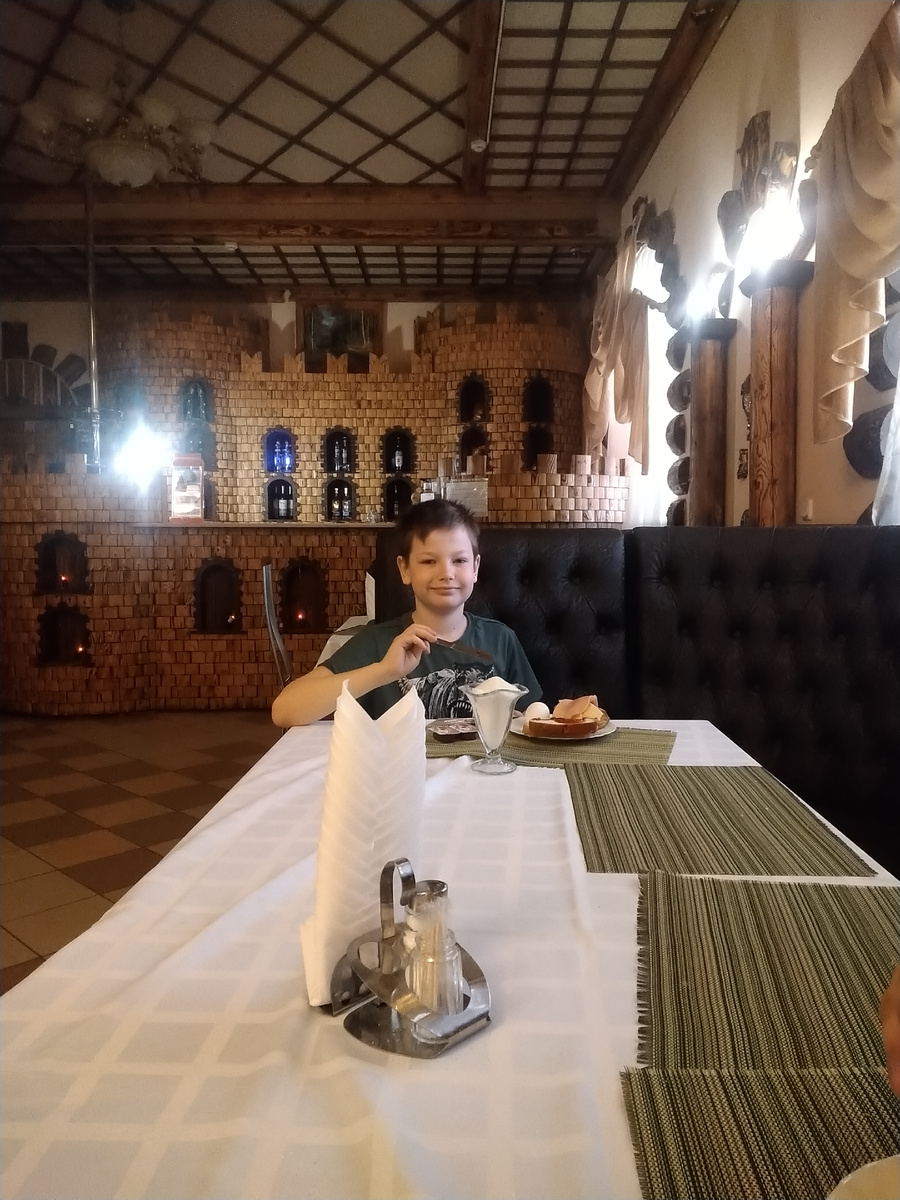 Завтрак в замке. Фото автора. 