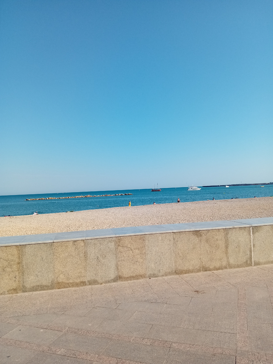 Авторское фото. Набережная им.  Терешковой в Евпатории.