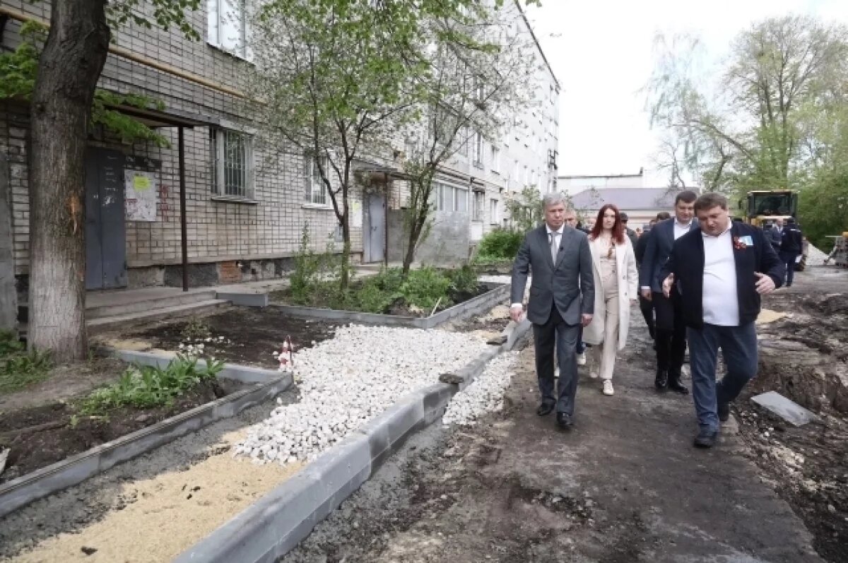    Губернатор проверил, как ремонтируют двор на Карсунской и дорогу на Ленина