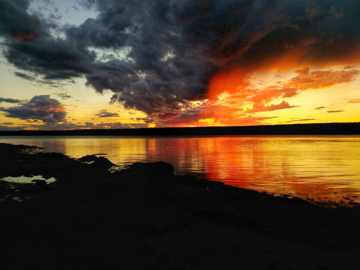 Закат на берегу Белого моря. Август 2017. 