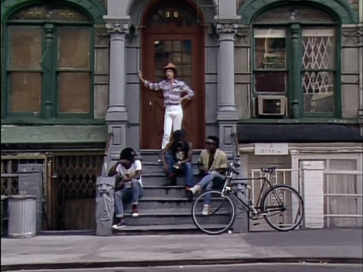 Это домик снимается в клипе Рллингов