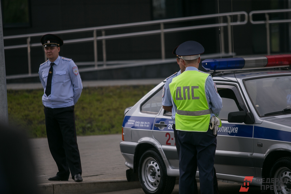 Сейчас полиция устанавливает личности двух погибших в ДТП.  Фото: Евгений Поторочин