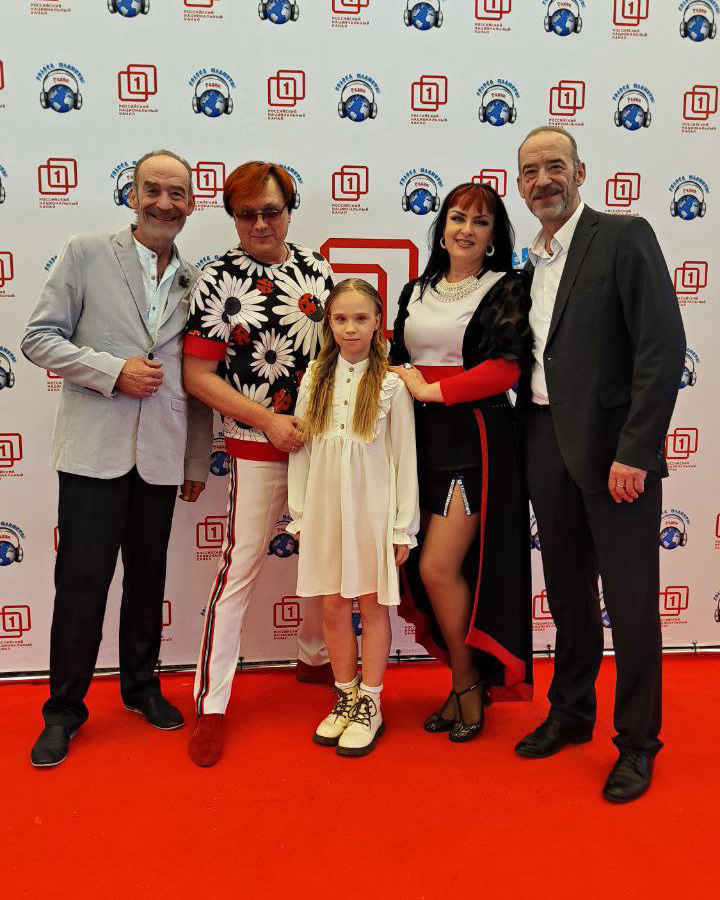 Юрий и Владимир Торсуевы "Приключение Электроника" и солисты группы "Божья коровка" Владимир Воленко и Наталья Шоколадкина