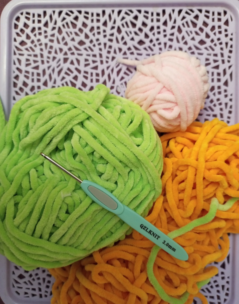 Вязала крючком 3,5. Не смогла 3 из-за сухой пряжи