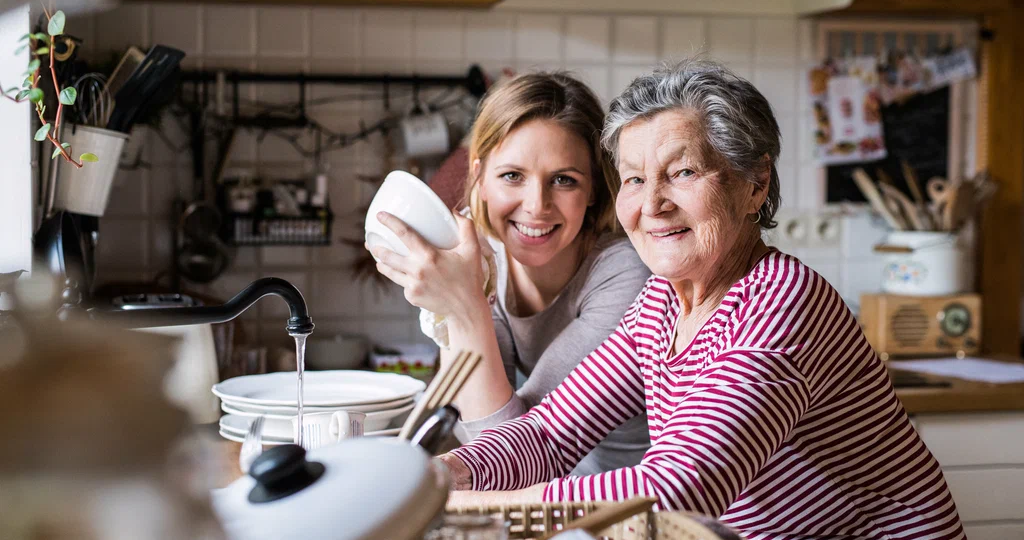 Ей 70 лет, а дом всегда чистый без частых уборок: 5 правил от хитрой соседки