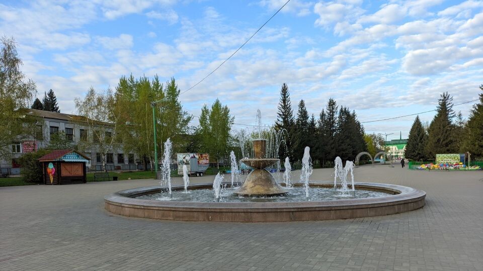    Фонтан на Петровском бульваре в Бийске. Источник: "Бийск. Субъективно"