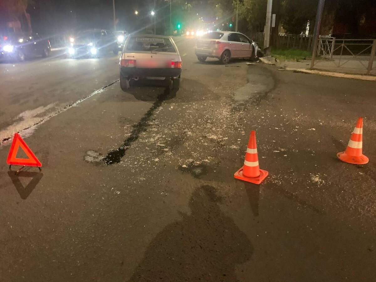  📷    20-летняя автоледи и 30-летний мужчина пострадали в ДТП на Цвиллинга в Оренбурге Белов Михаил Александрович