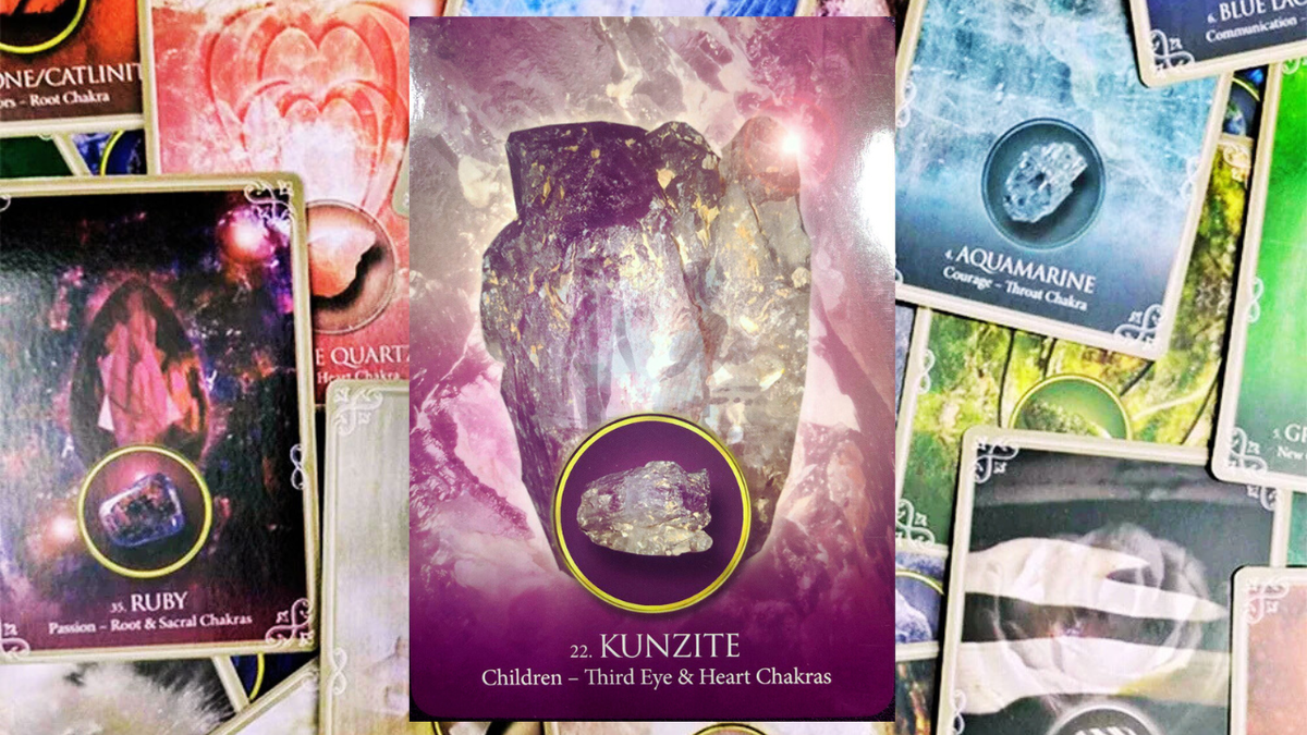 Кунцит. Photo «Eternal Crystals Oracle» Jade-Sky