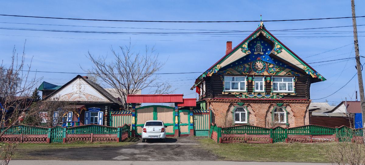 Дом, вдоль проезжей трассы Красноярск Новосибирск