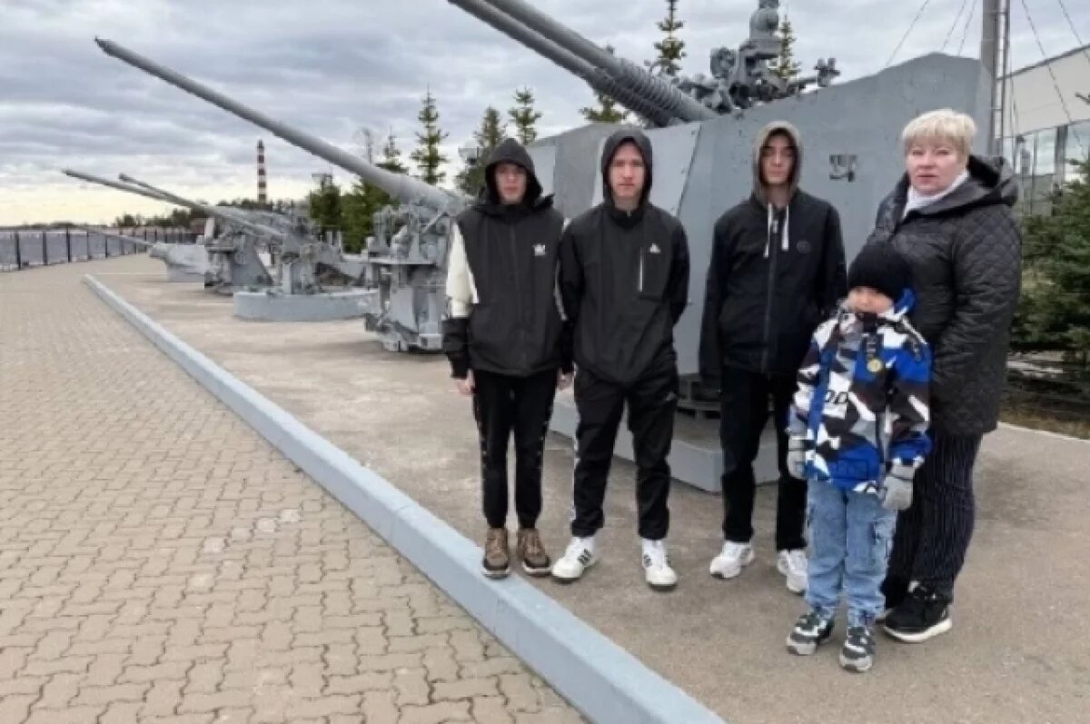    Дети отправились по местам боевой славы.