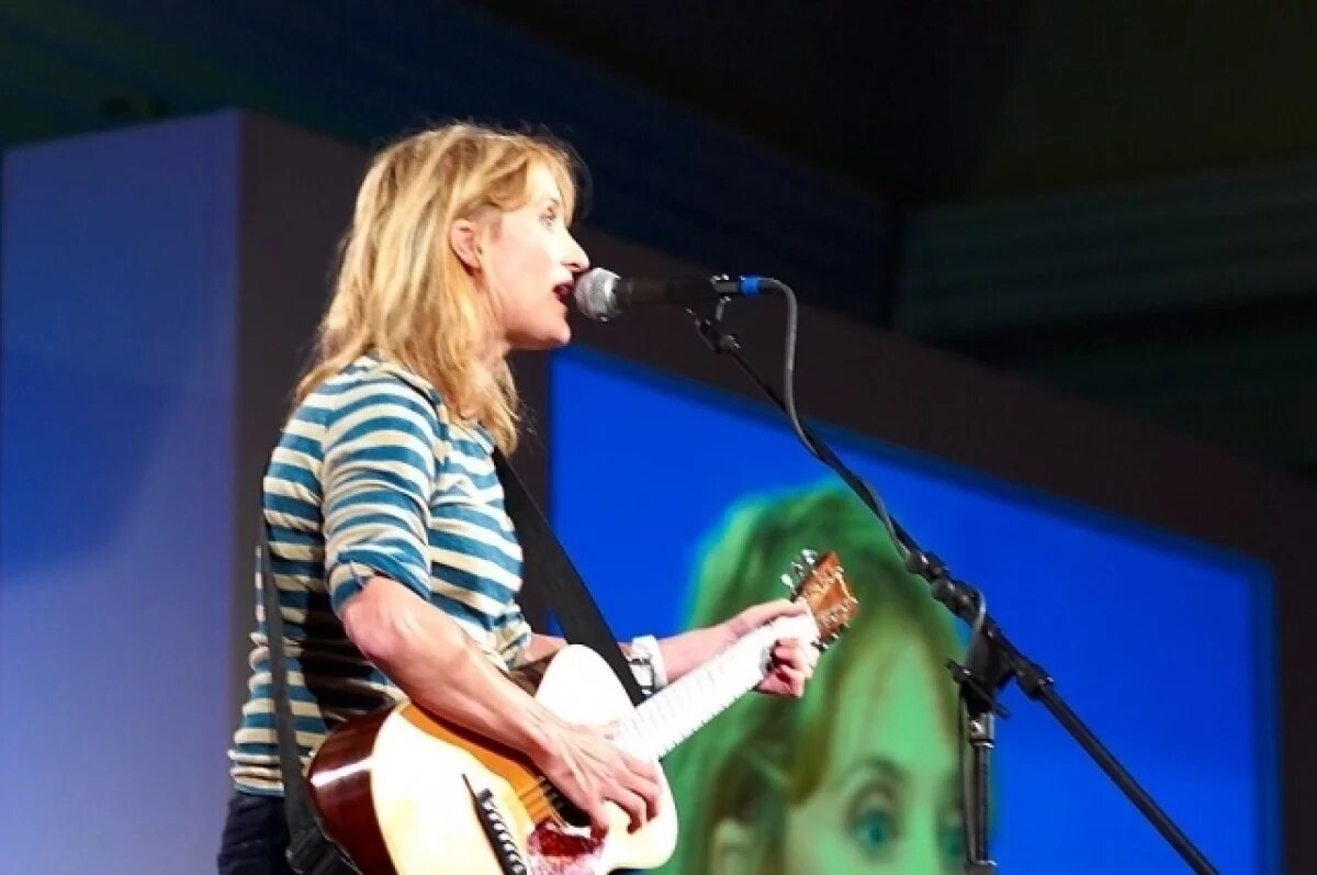    При пожаре в США погибла автор песни из фильма «Бестолковые» Джилл Собьюл