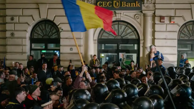 В марте в Румынии прошли протесты против решения ЦИК о недопуске Кэлина Джорджеску к повторным выборам в мае.