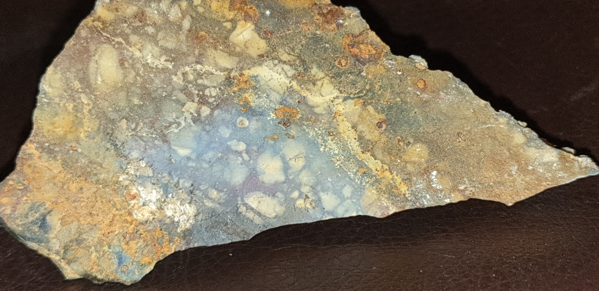 Опал-кристобалит на пиксельном кремне, карьер Попова Гора. Из коллекции автора, фото автора