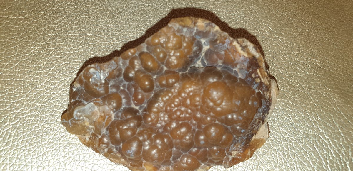 Натечный халцедон. Фото автора