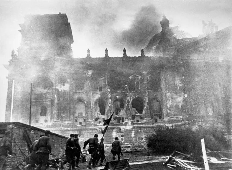  📷    Берлин пал. 80 лет назад, 2 мая, советские войска разгромили фашистов в их логове Белов Михаил Александрович