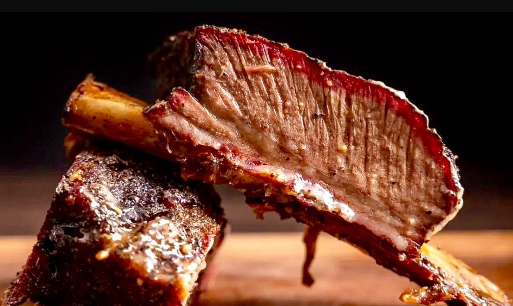 Говяжьи ребрышки запеченные на гриле.