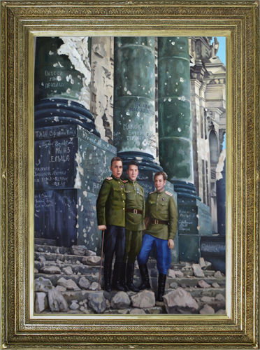На фотографии: у рейхстага. В центре - отец.  Холст-масло 100х80 см.