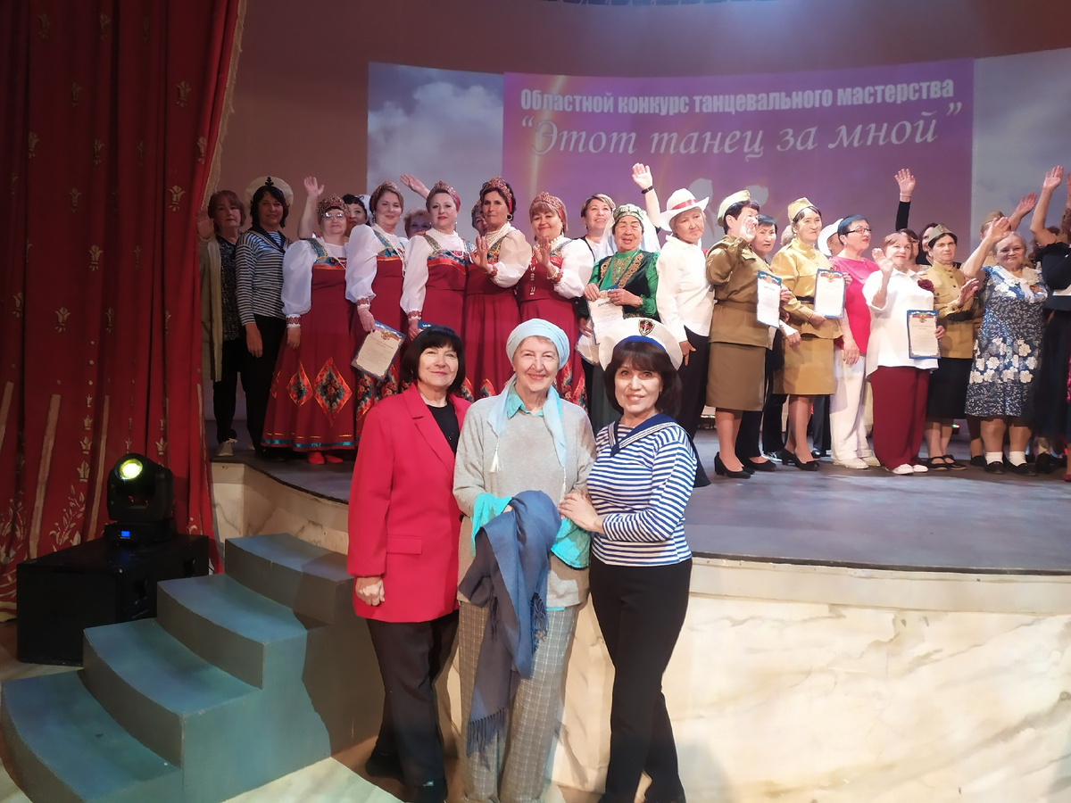 С членами жюри Натальей Киндяковой и Таскирей Азизовой